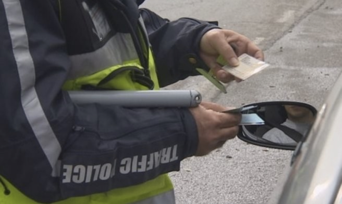 32 годишен софиянец се опита да подкупи пътни полицаи с 1750 лв