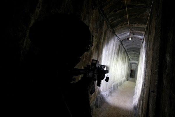 Израелската армия показа на група чуждестранни журналисти скривалище на Хамас