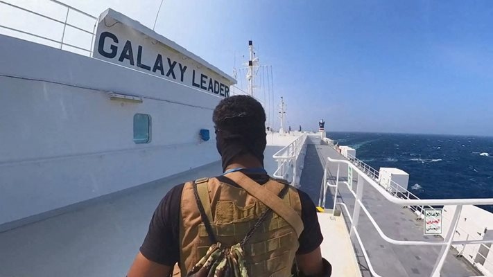 Хутите публикуваха ново видео от отвлечения кораб Galaxy Leader с