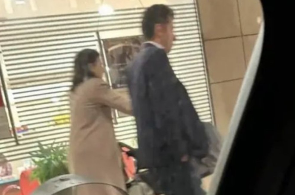 Кирил Петков и Лена Бориславова са били забелязани да се