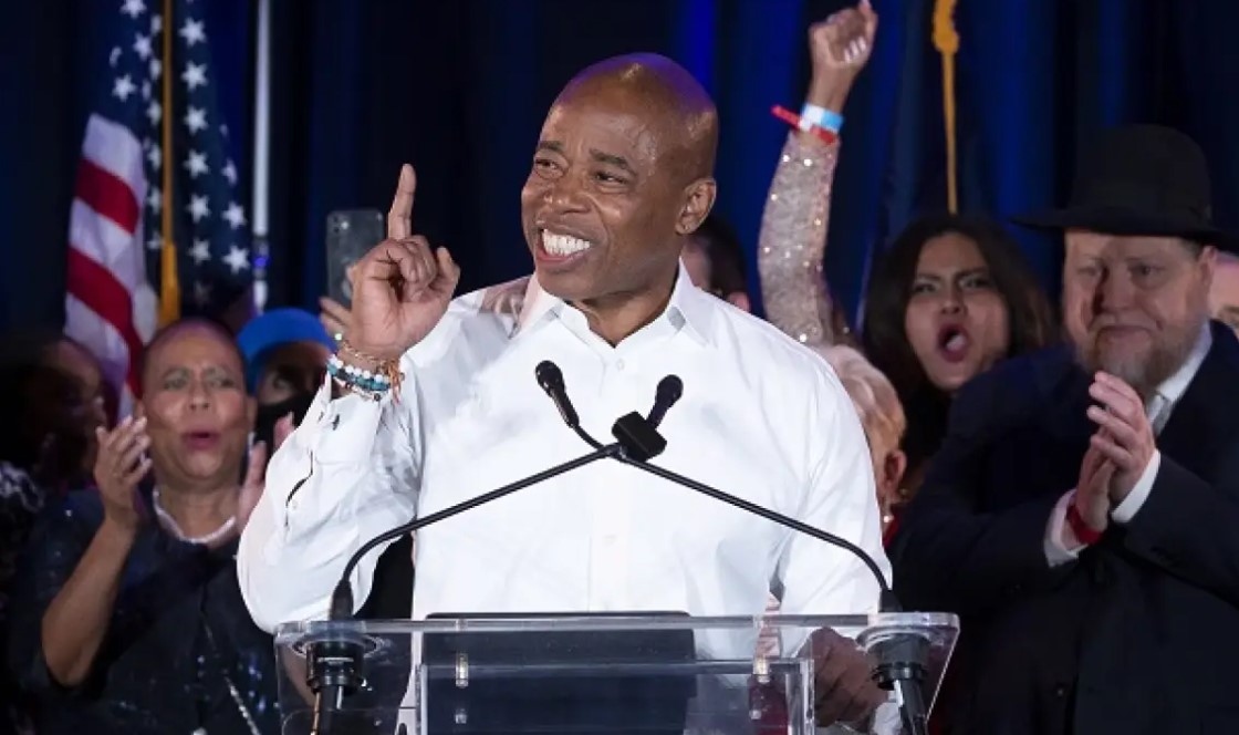 Кметът на Ню Йорк Ерик Адамс е обвинен в сексуално