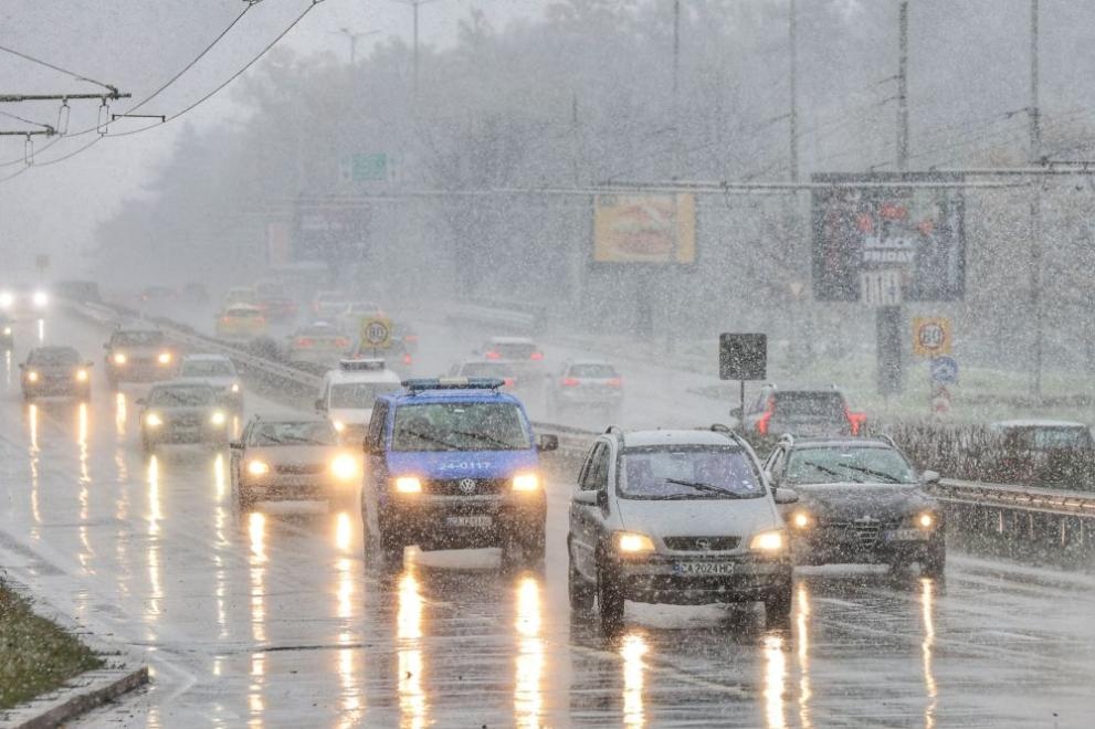 НИМХ обяви червен код за валежи от сняг и бурен