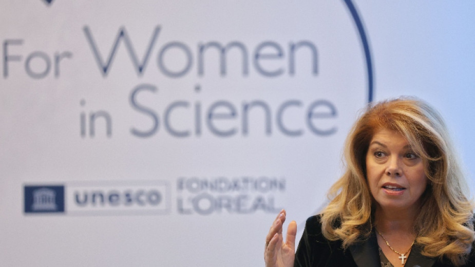 Асен Василев се опитва да отклони вниманието от себе си