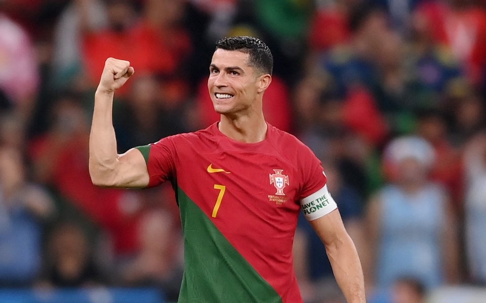 Кристиано Роналдо има 5 Златни топки Той е мега звезда