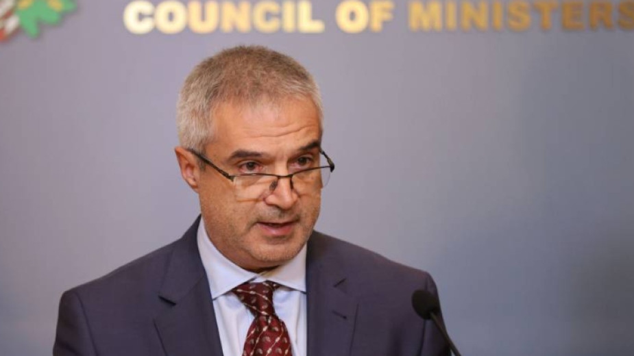 Министърът на енергетиката Румен Радев заяви, че до края на