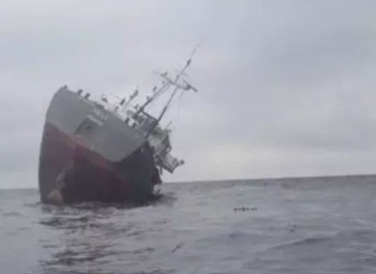 Товарен кораб с 14 членен екипаж потъна край гръцкия остров Лесбос