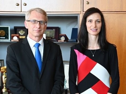 39 от хората у нас смятат че правителството Денков –