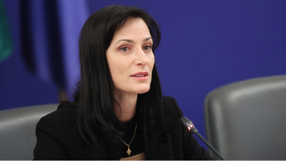 Вицепремиерът Мария Габриел обясни пред журналисти мотивите да напусне предсрочно