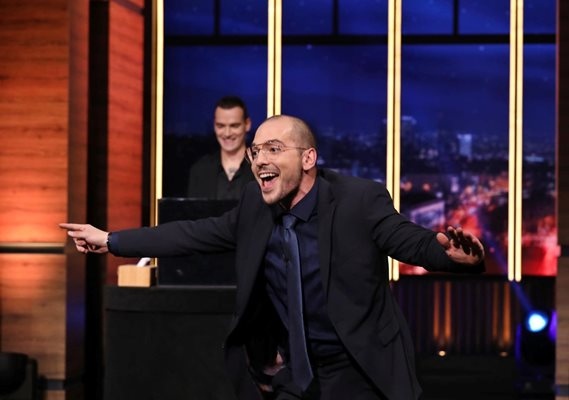 За едни стендъп комедиантът беше глътка свеж въздух за други