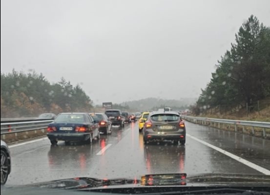 Катастрофа образува километрично задръстване на АМ Тракия в посока София