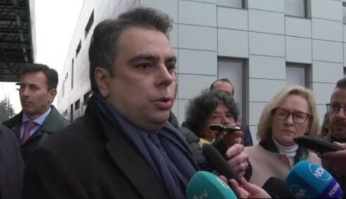 Лукойл обяви че не изключва възможността за продажба на активите