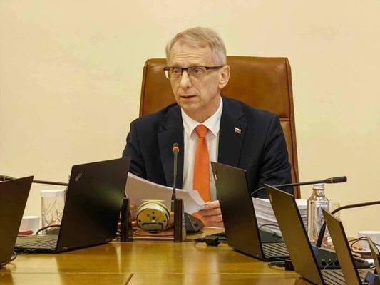 В 18 месечната програма на правителството повече от половината мерки или