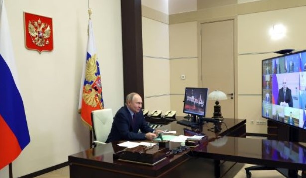 21 от руснаците биха попитали Владимир Путин кога ще свърши