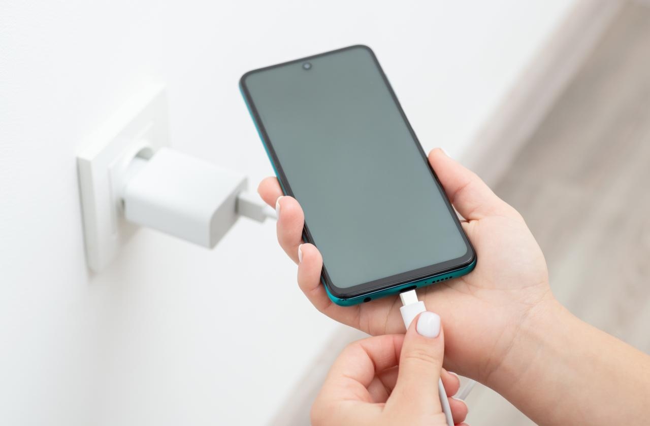 Правителството прие промени в две наредби въвеждащи стандартно зарядно устройство