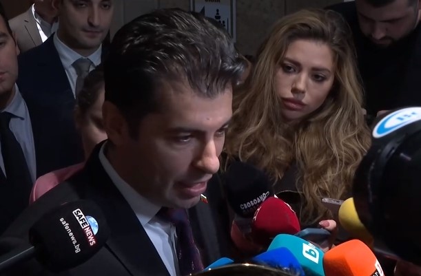 Всяко решение за уволнение или назначение на министър е задача