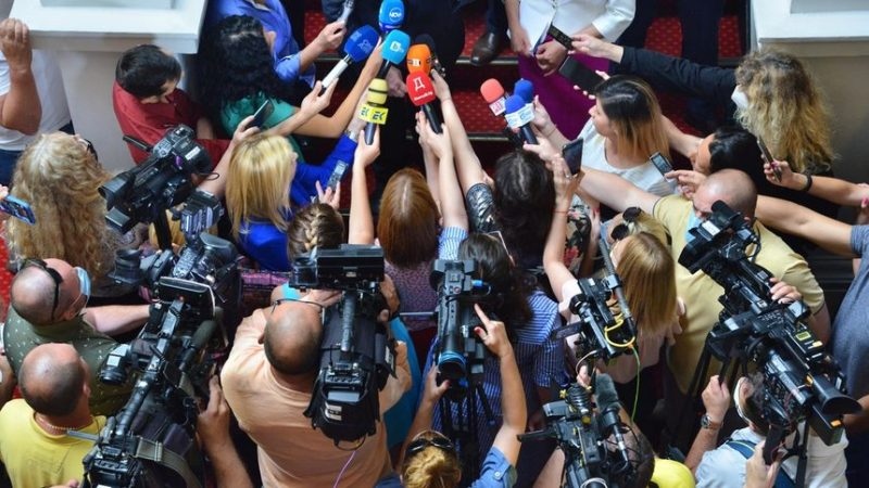 Забранен достъп ограничителни табелки заключени врати с това се