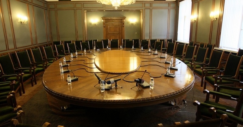 След бурни спорове Комисията по отбрана която проведе извънредно заседание