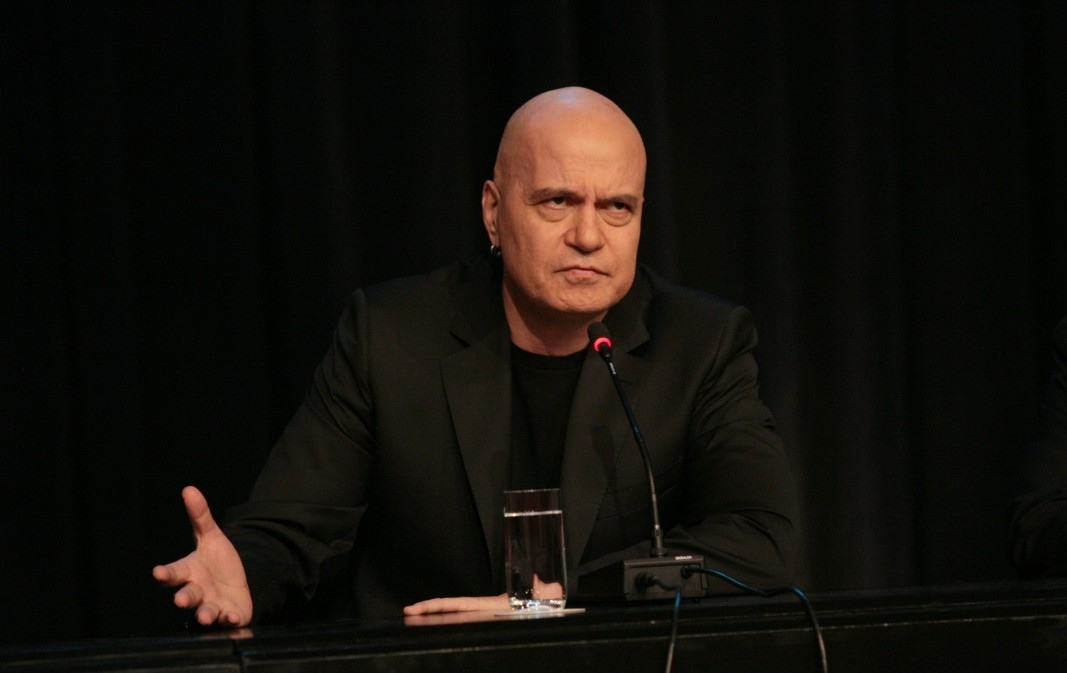 Вие господин министър председател носите сериозна отговорност за грешките в образователната