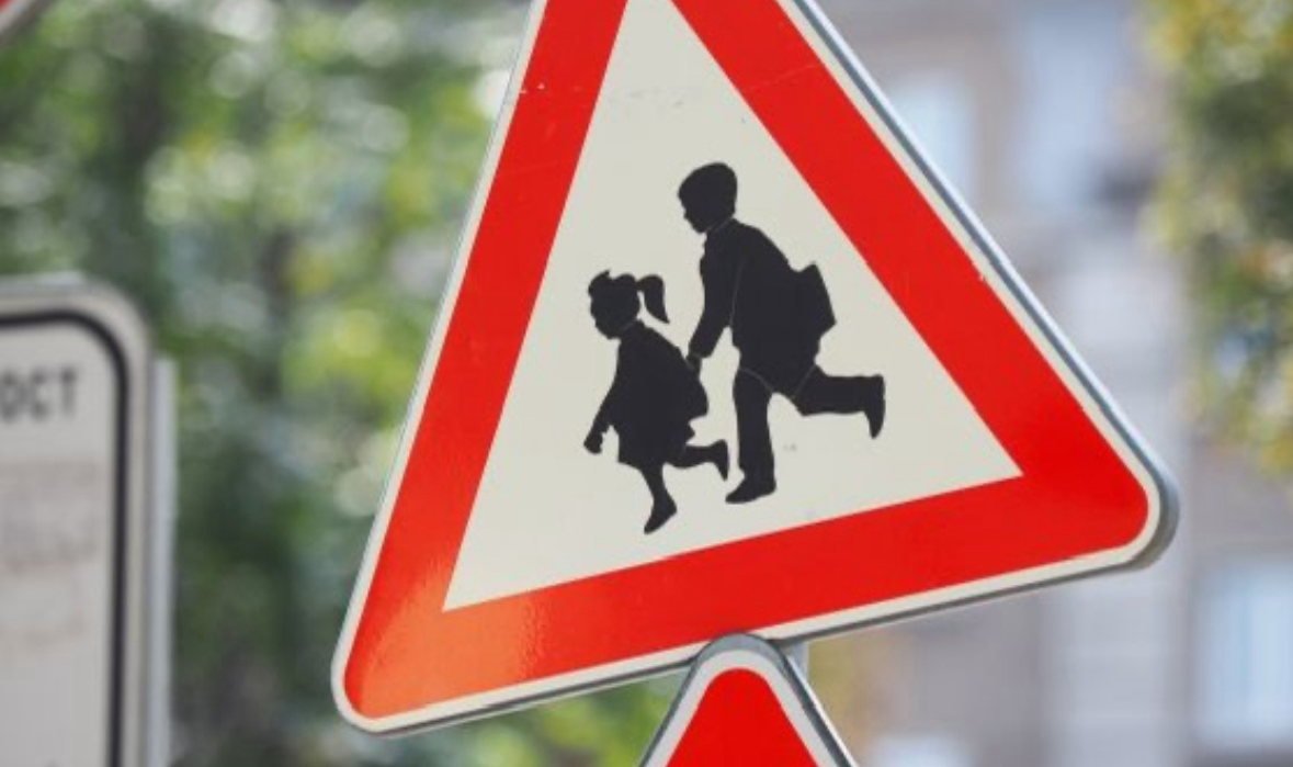 Въвеждат 6 нови пътни знака които ще указват и регулират