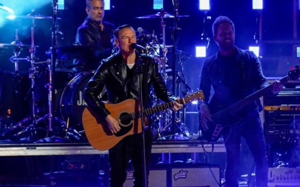 Канадската рок легенда Брайън Адамс изнася тази вечер концерт в България