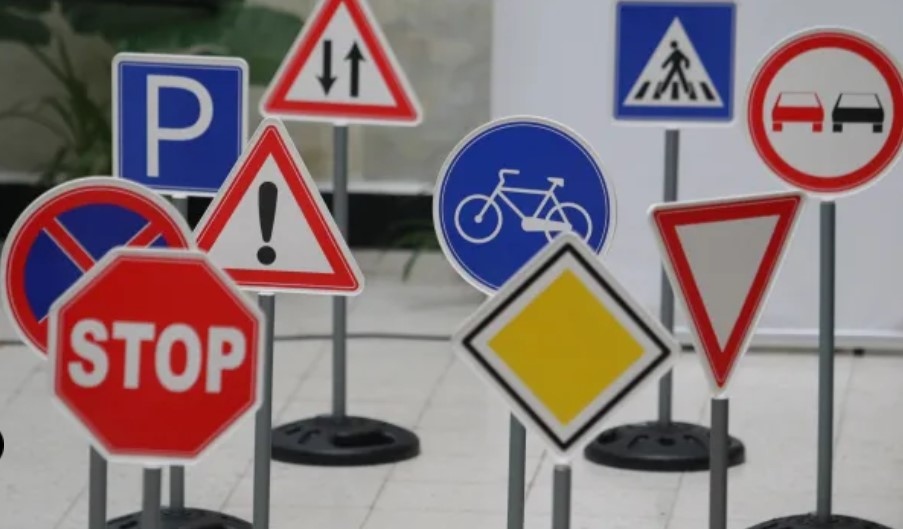 Въвеждат шест нови пътни знака които ще указват и регулират