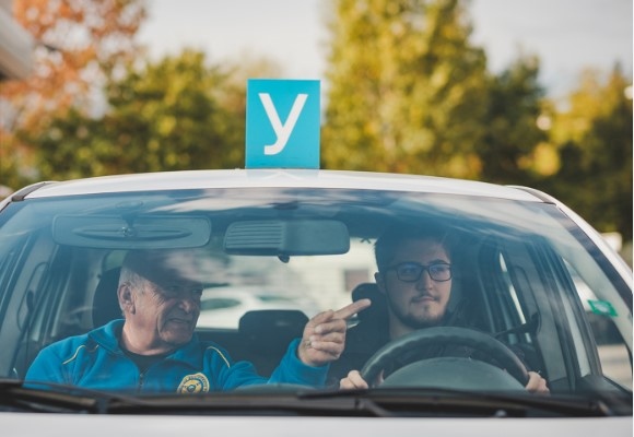 Европейската комисия прие нови правила за обучението на шофьорите От