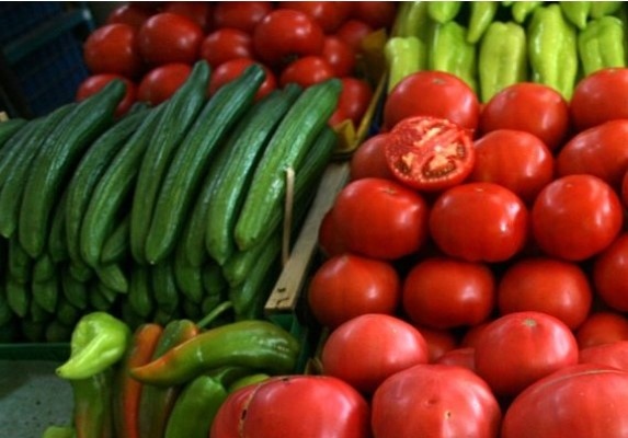 Две седмици преди коледните празници със скъпи албански краставици основно