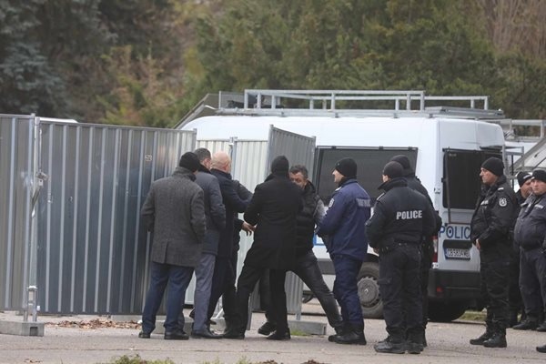 Депутатите на БСП отиват на среща с премиера акад Николай