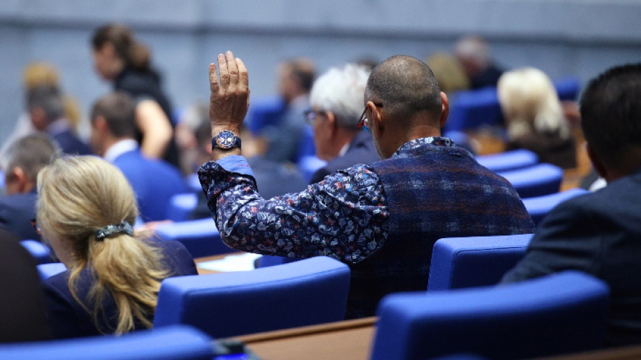 Окончателно депутатите отхвърлиха предложението данъчните оценки на имотите да