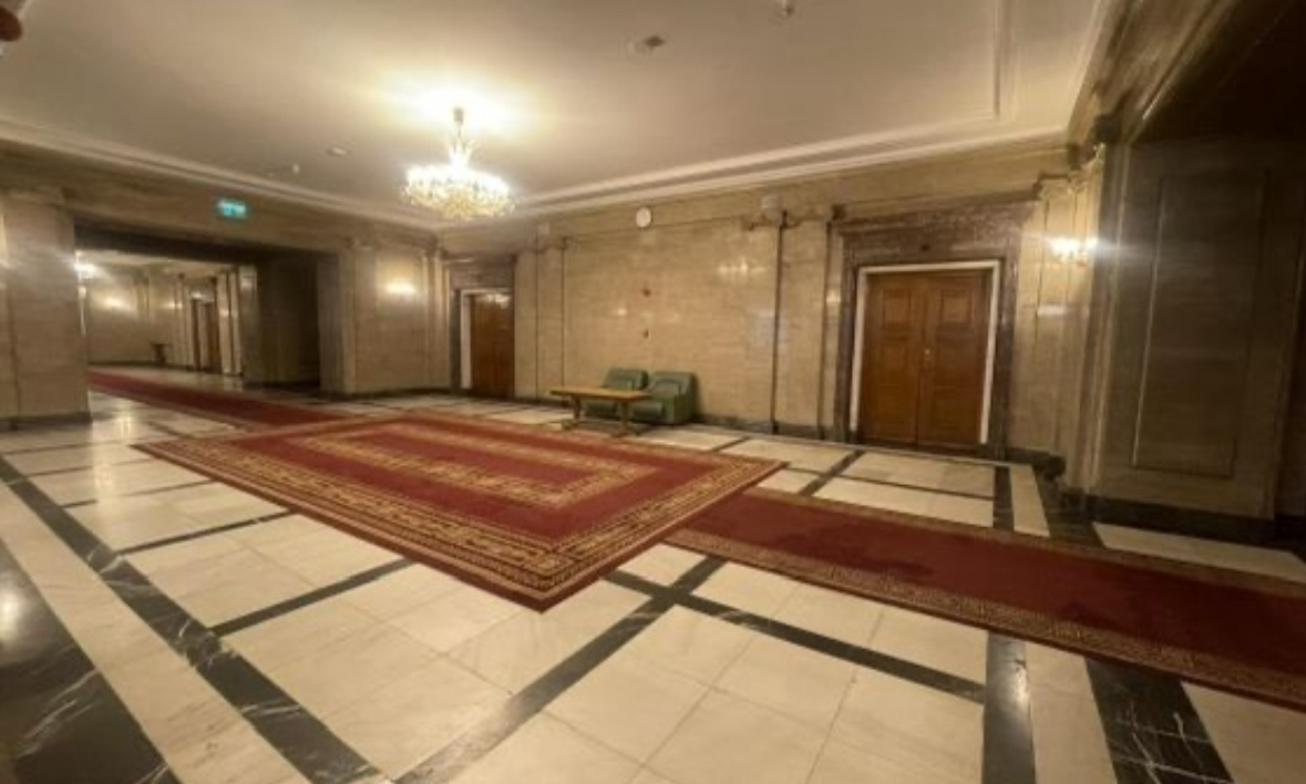  
Лидерът на ГЕРБ Бойко Борисов се е настанил в стария кабинет