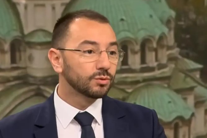 Общинският съветник от ГЕРБ СДС в столицата Антон Хекимян отговори на