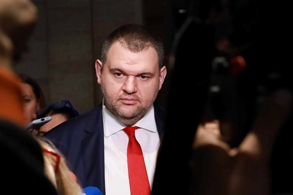 Председателят на групата на ДПС в парламента Делян Пеевски остро