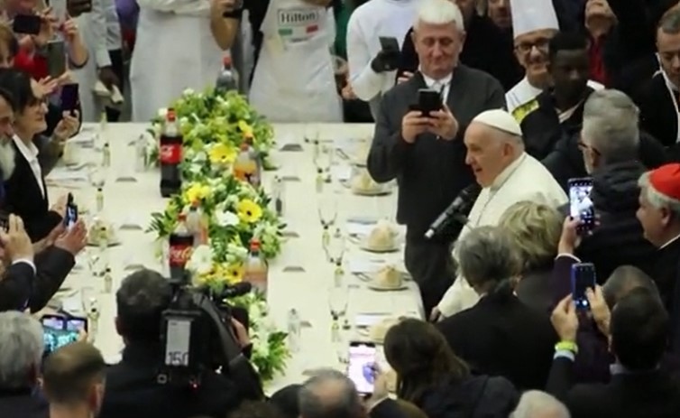 Доктрина одобрена от папа Франциск позволява на свещеници да благословят