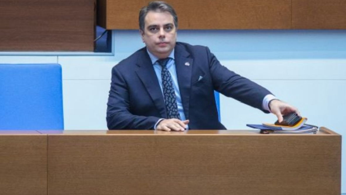 След 6 часов дебат парламентът приключи за днес работата си по