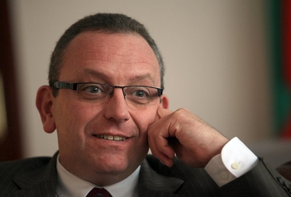 Емил Кошлуков е свалил от екран историка Петър Стоянович Това