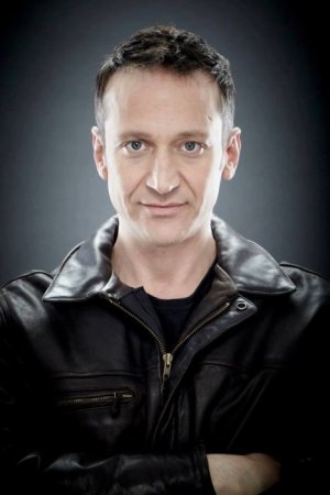 Дискова херния измъчва актьора и режисьор Деян Донков Известният театрален