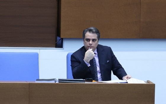 Депутатите увеличиха таксите за хазарт с гласуваните на второ четене