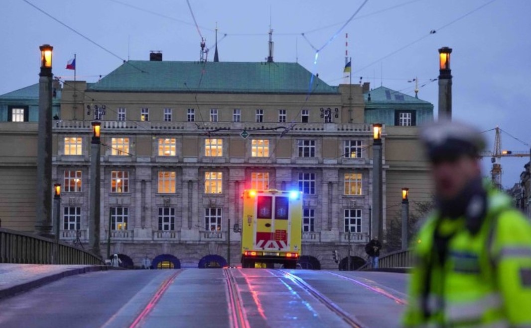Стрелба в университет в Прага има жертви и ранени