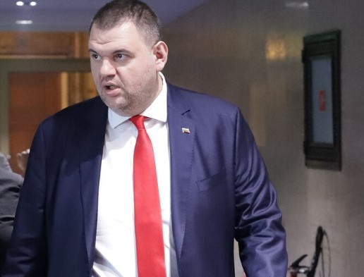 Председателят на ПГ на ДПС Делян Пеевски призова Румен Радев