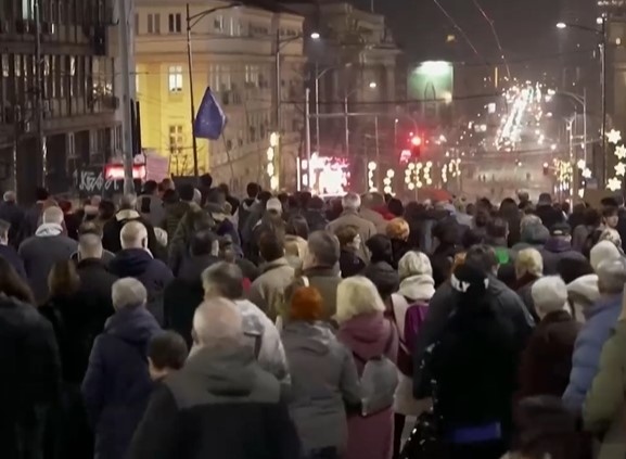 И снощи центърът на Белград беше блокиран от протест Опозиционната