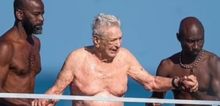 Милиардерът Джордж Сорос е забелязан да се къпе в Барбадос