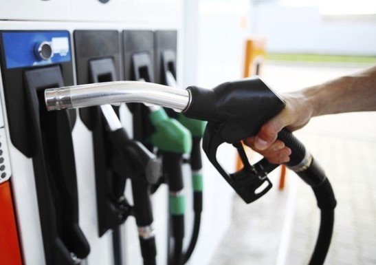 За една година бензинът по българските бензиностанции е поевтинял с