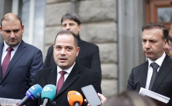 Министърът на вътрешните работи Калин Стоянов поиска оставките на заместник директора на