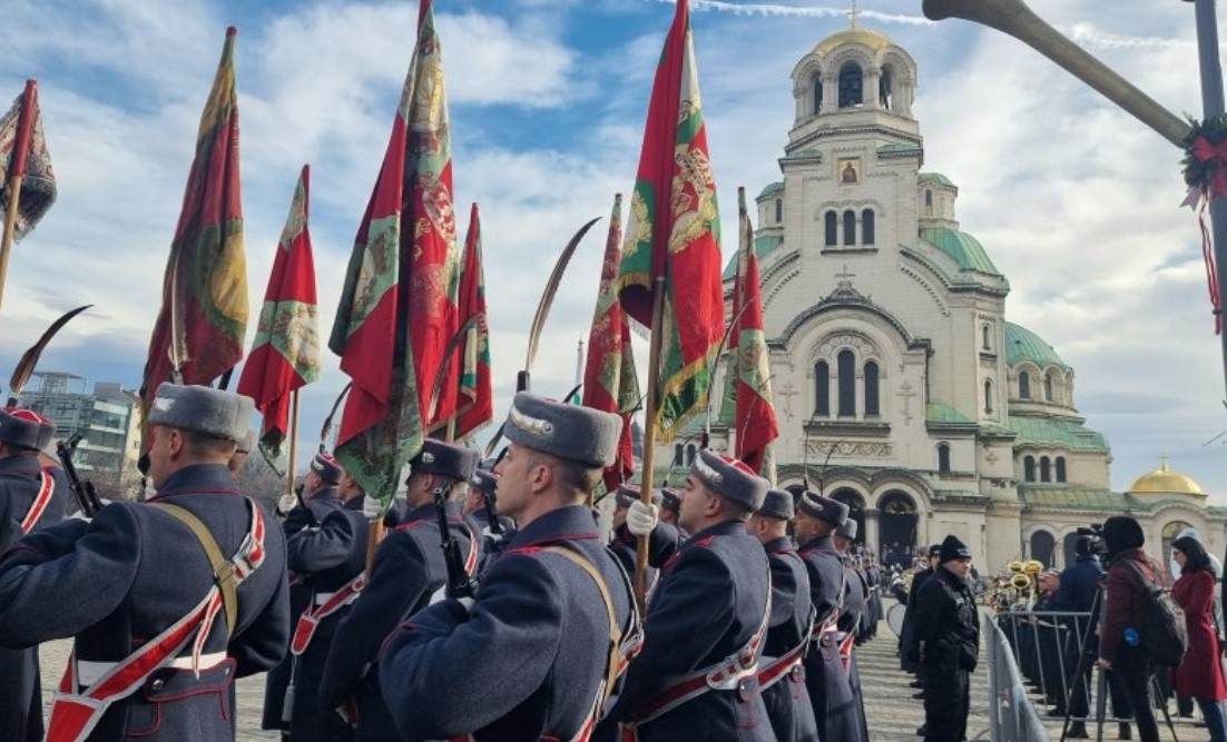 Традиционният богоявленски водосвет на бойните знамена флаговете и знамената светини на
