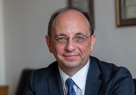 Държавата трябва да дава около 20 000 лева за раждането