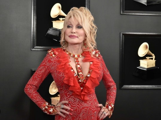 Кралицата на кънтри музиката Доли Партън има отворен брак със