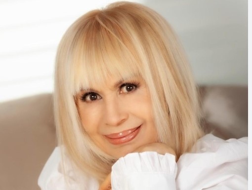 Ожесточена междусъседска война от години води примата на родната естрада Лили