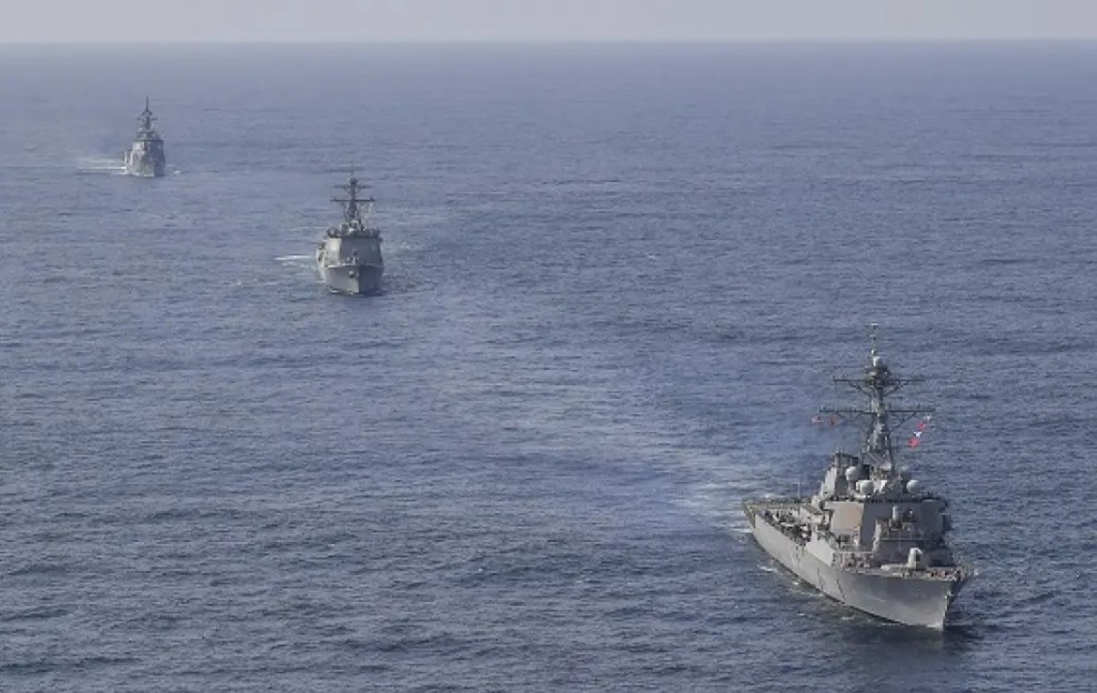 Европейският съюз иска да изпрати поне три военни кораба които