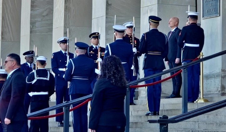 През втория ден от работното посещение във Вашингтон министърът на