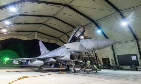 САЩ и Великобритания нанесоха удари от въздух и море срещу